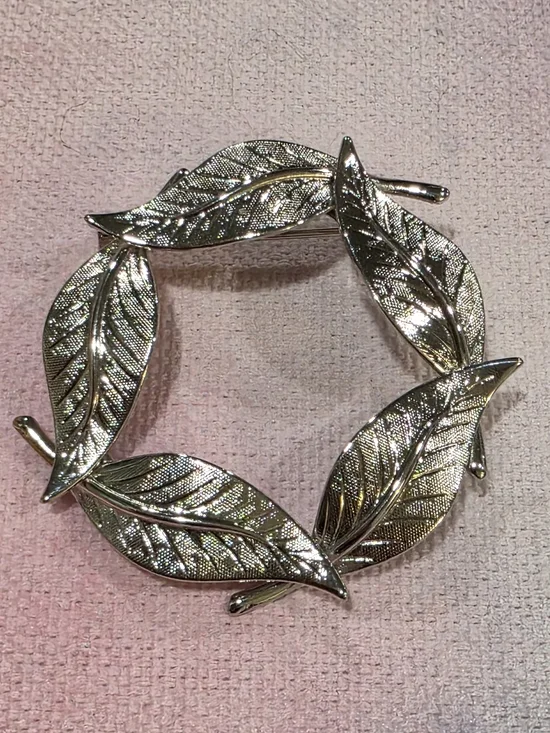 Vintage Gold and Silver Leaf Brooch Duo - Picture 3 of 8
